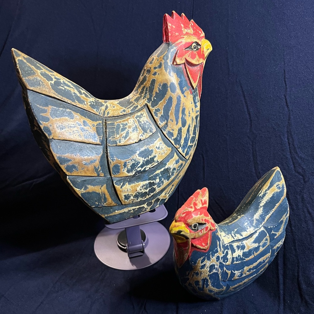 Pair of Vintage Hand Carved and Hand Painted Folk Art Roosters - Picture 8 of 16